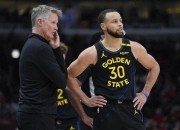 AYX体育赛事-勇士老将复出表现不俗帮助球队获胜