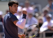 爱游戏娱乐-射箭比赛意外喜悦！法国选手逆袭夺得冠军！