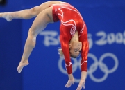 爱游戏在线-绿茵与赛道，当国际米兰远征秘鲁，梅西在F1赛道上演终极超车