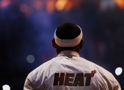 爱游戏下载-广厦队对阵鹈鹕，保罗关键回合不手软，诠释巨星本色