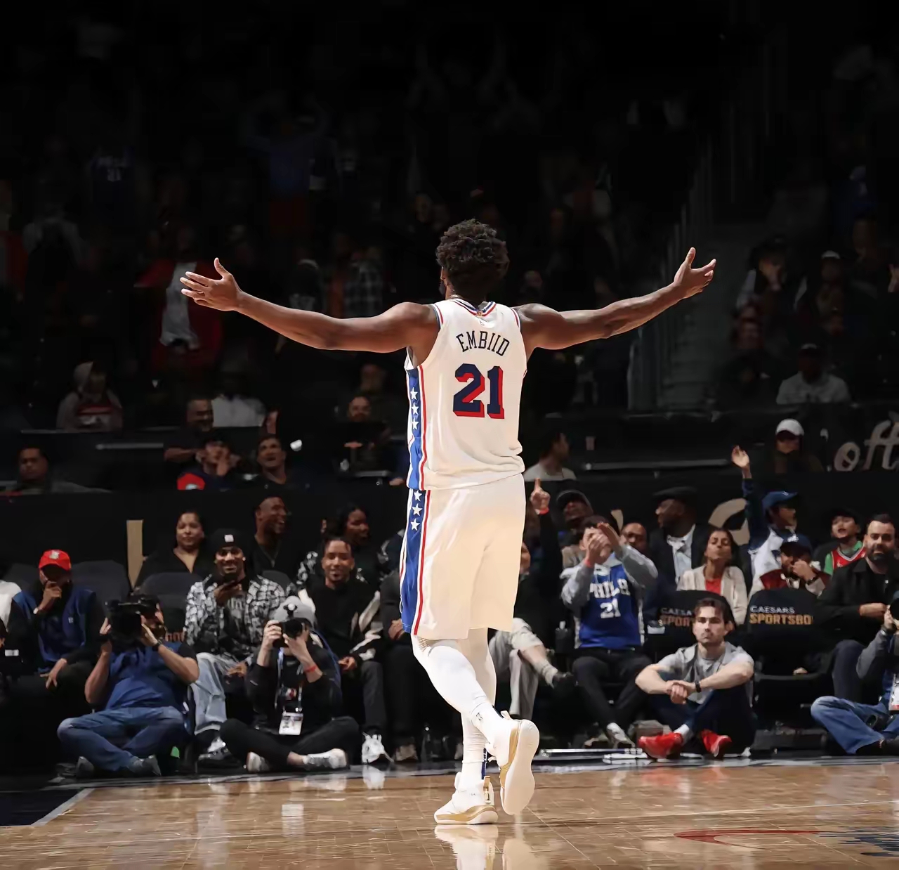 快船完胜公牛，恩比德带队取胜