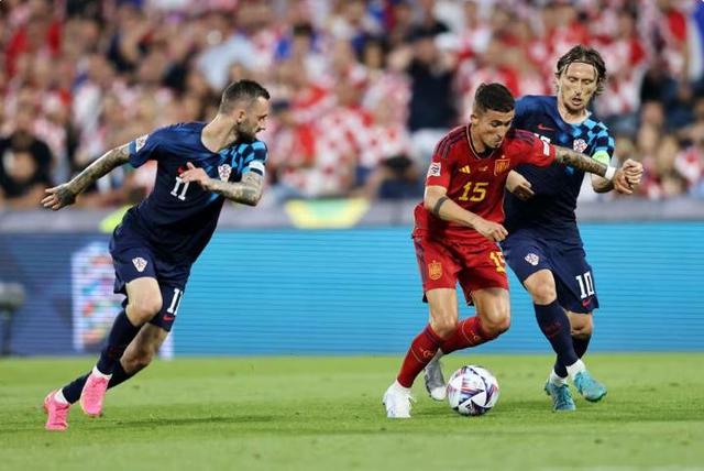 英格兰完胜克罗地亚,加维点燃赛场 英格兰完胜克罗地亚,加维点燃赛场