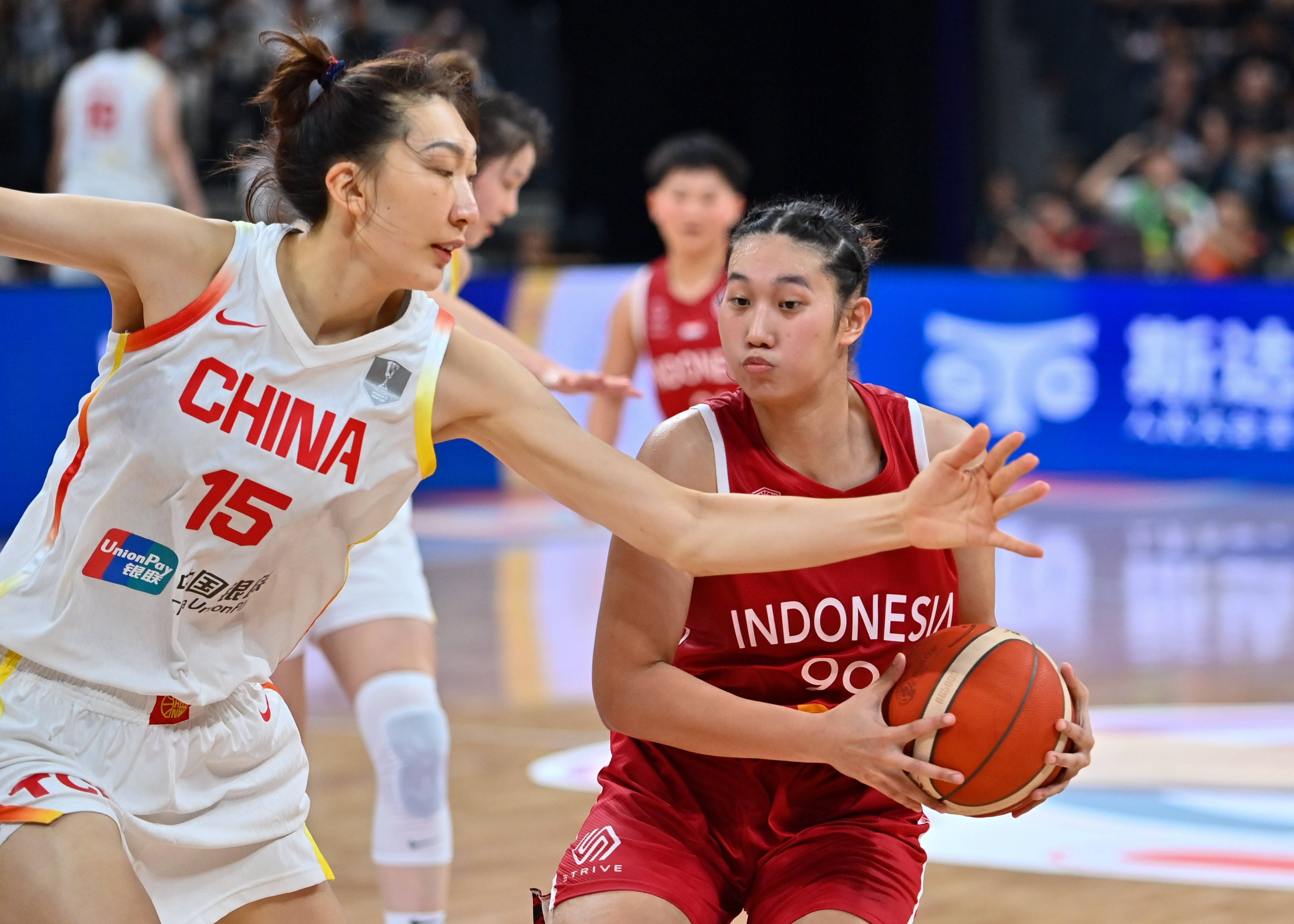 印尼队横扫中国队，陈雨菲扛起全队