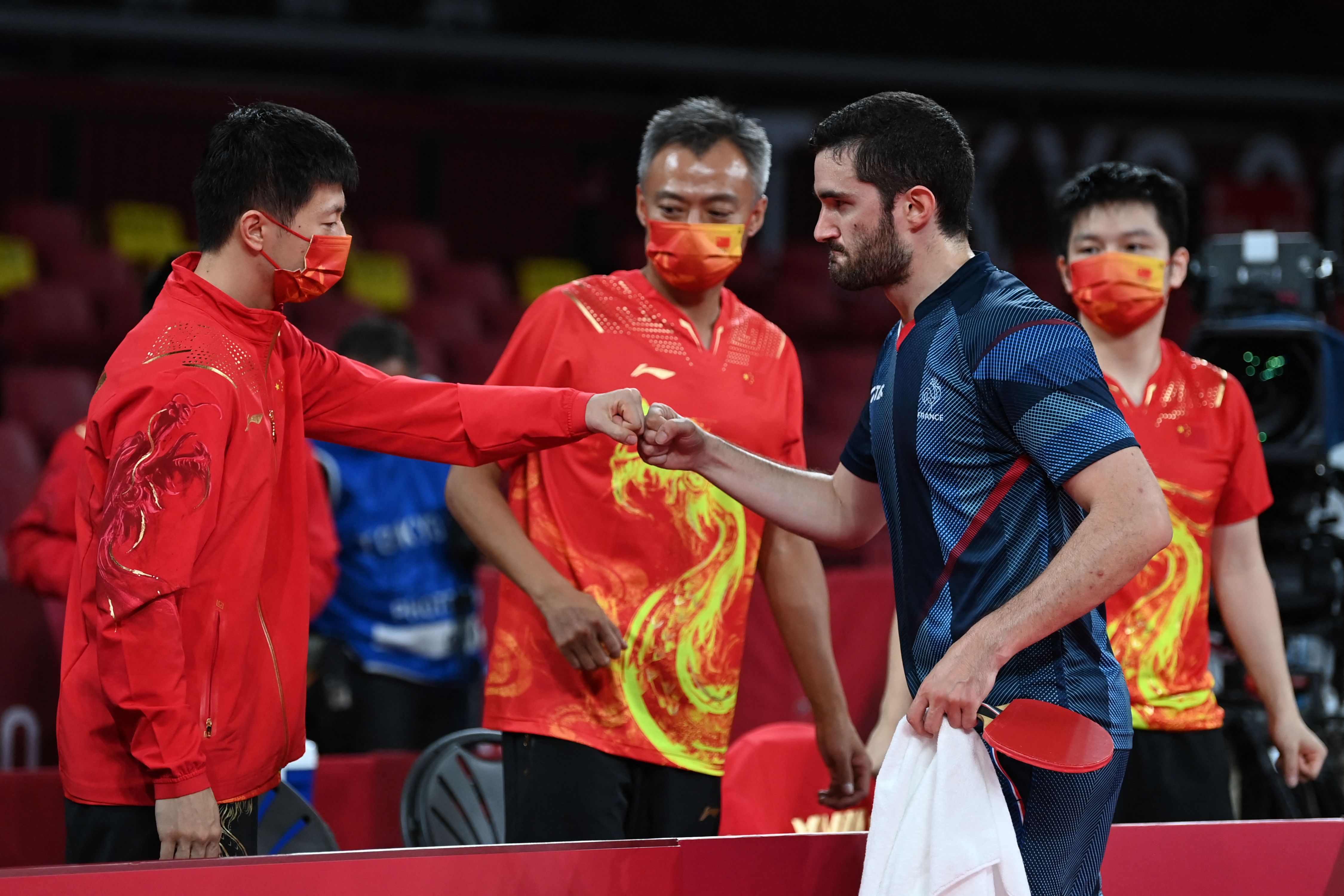 英格兰队完胜德国队，马龙点燃赛场