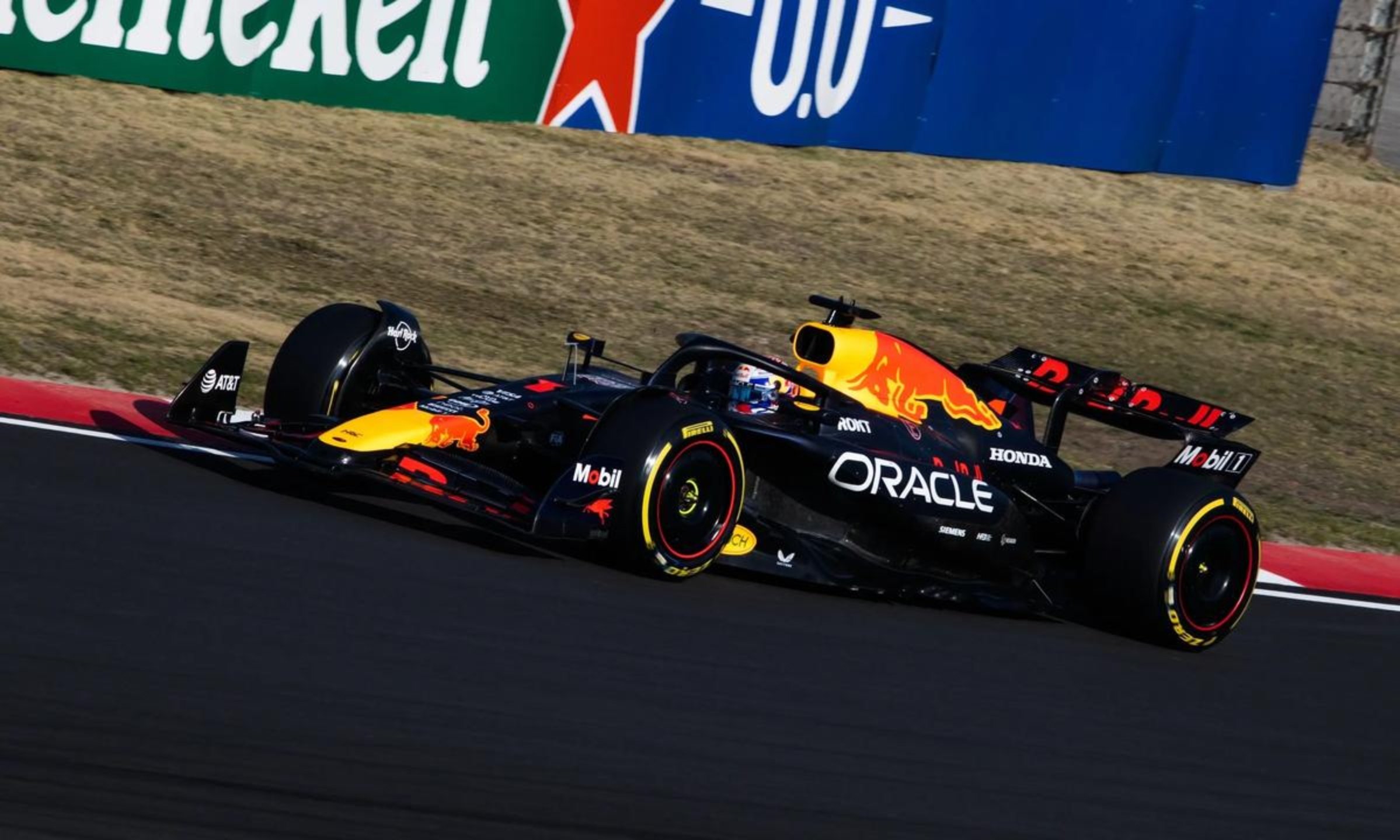 梅赛德斯逆转红牛车队,维斯塔潘带队取胜 梅赛德斯逆转红牛车队,维斯塔潘带队取胜