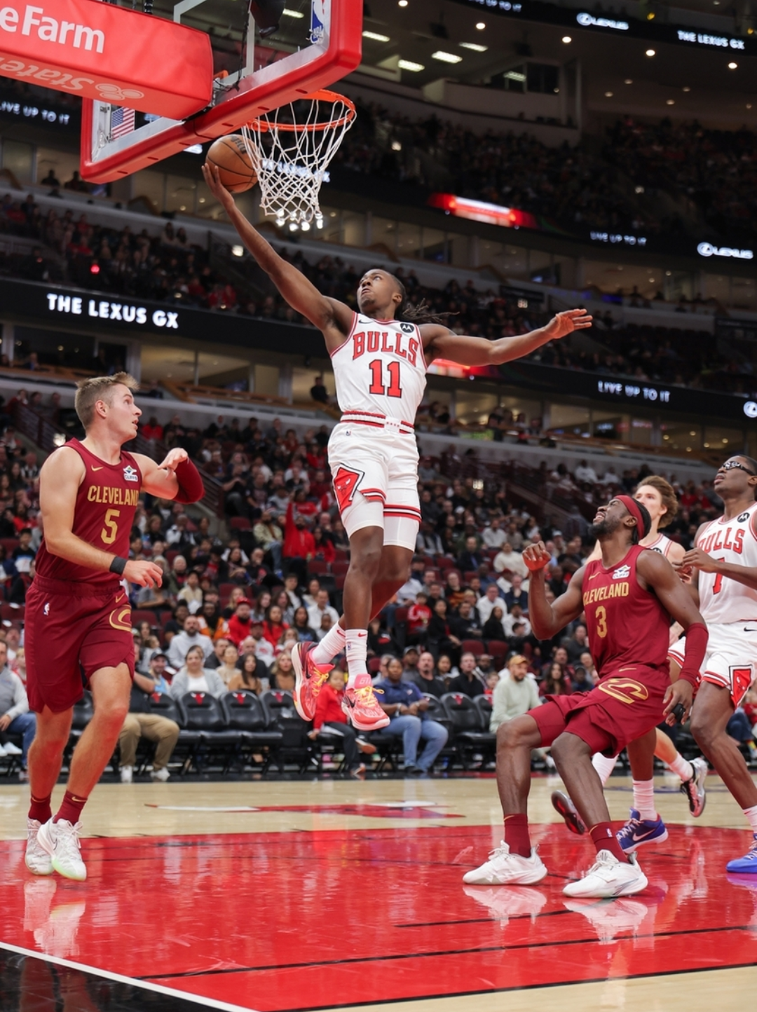 公牛强势澳大利亚男篮，特雷杨三分雨点燃全场