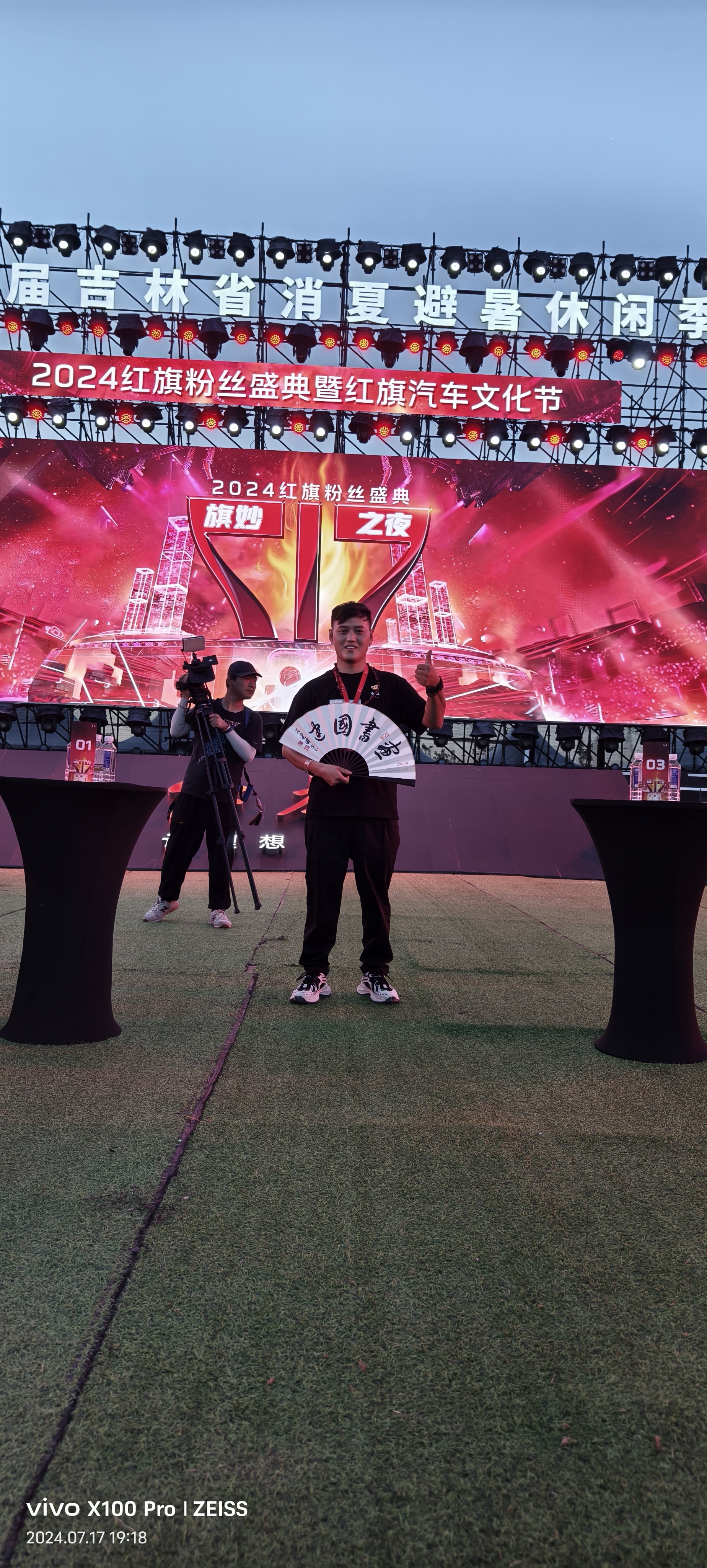 比赛时刻紧张刺激,粉丝尽情呐喊 比赛时刻紧张刺激,粉丝尽情呐喊