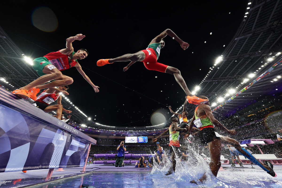 比赛时刻紧张刺激,粉丝尽情呐喊 比赛时刻紧张刺激,粉丝尽情呐喊