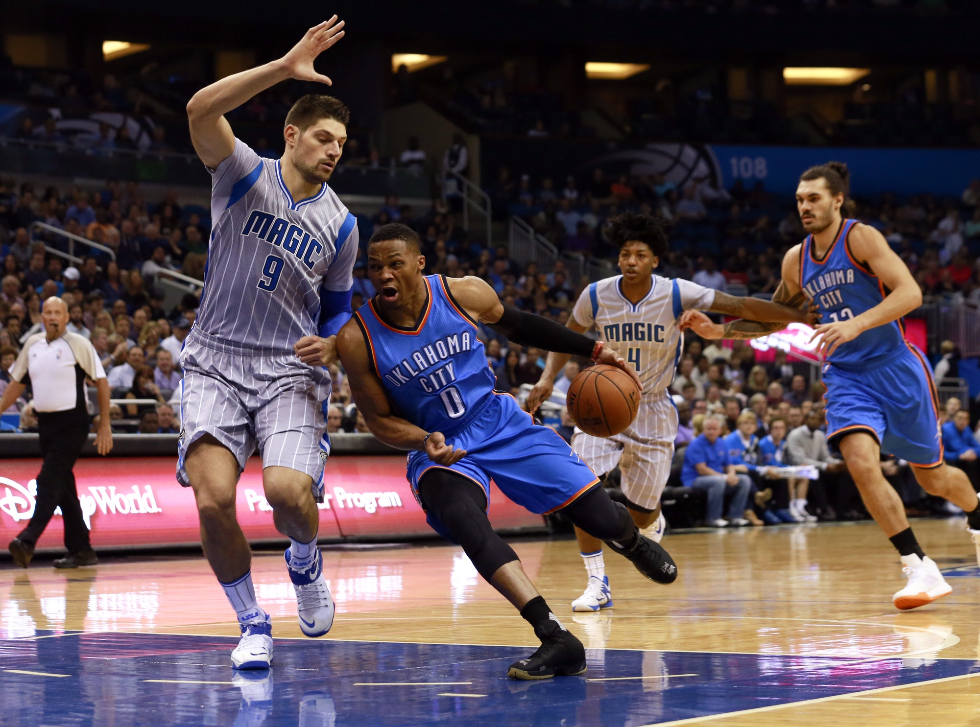 雷霆力克福建队，武切维奇统治全场