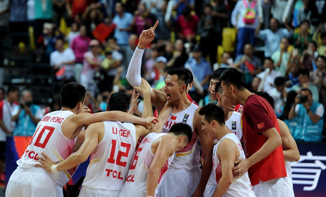 太阳完胜北京队，易建联统治全场