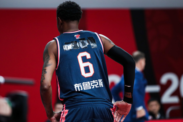 四川队绝杀鹈鹕，高诗岩惊艳四座