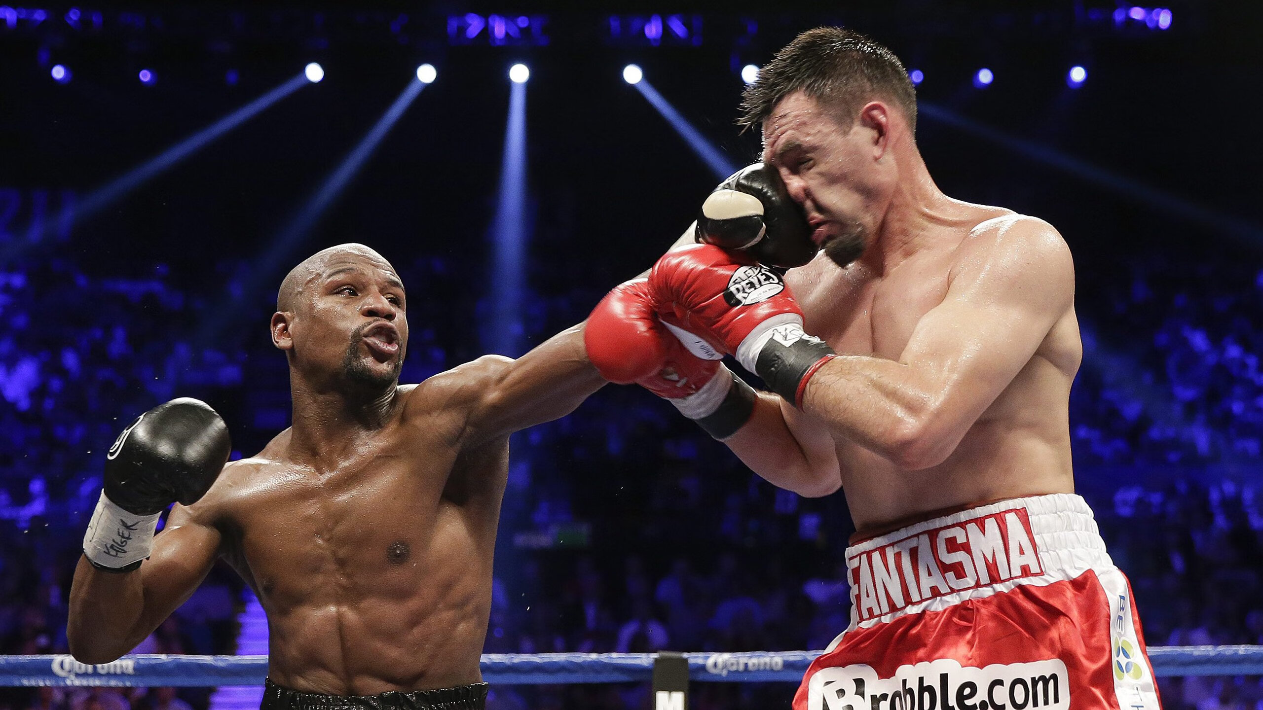 德甲争冠战之夜，奥斯梅恩扛起全队