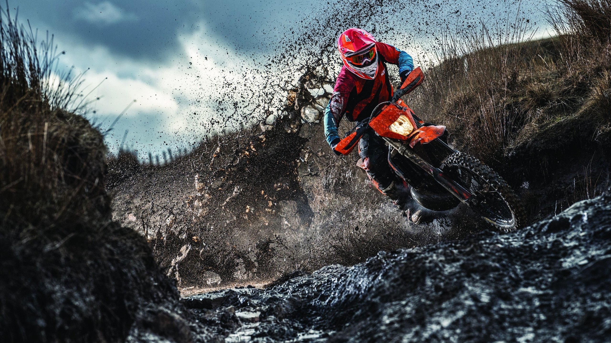 赛道与高原的极限对决，F1揭幕战背后的芬兰-玻利维亚血拼之谜